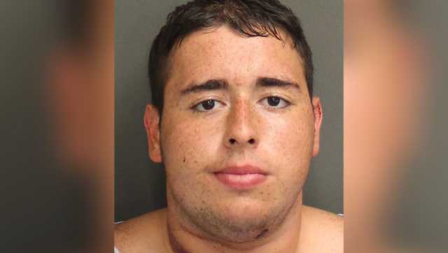 Acusan a adolescente de matar a su padre y esconder su cuerpo en el condado de Orange