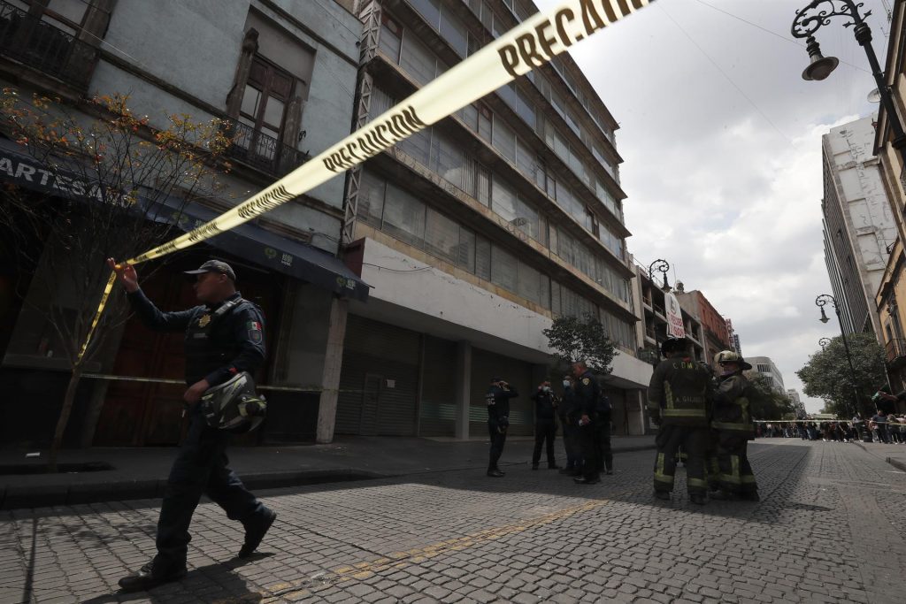 Reportan un muerto por sismo de magnitud 7,4 en occidente de México