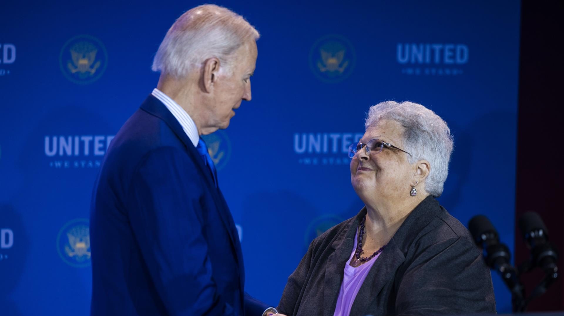 Biden pide unidad y no guardar silencio ante el supremacismo blanco en EEUU