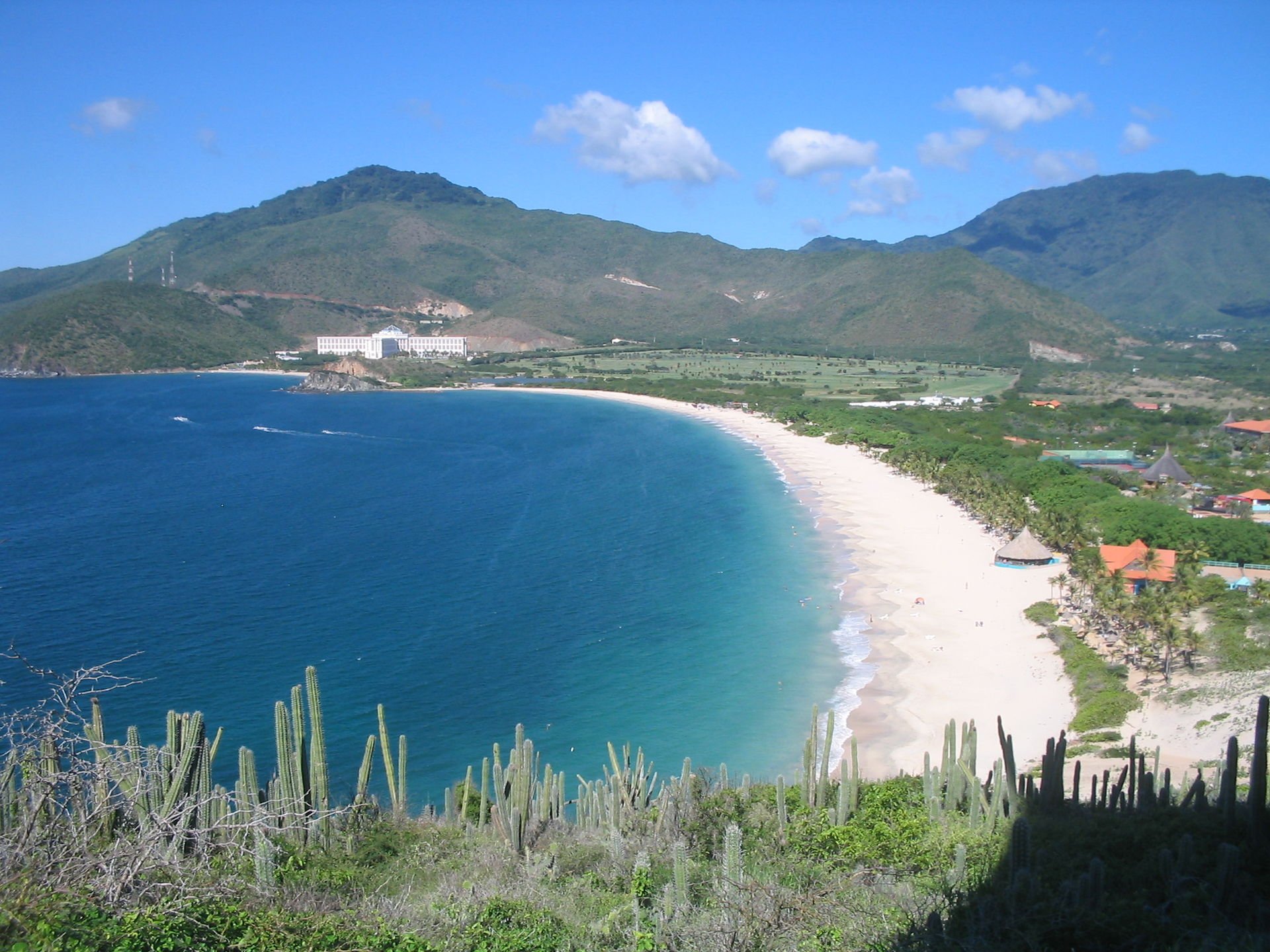 Baja presión en el Caribe puede convertirse en depresión tropical rumbo a Centroamérica