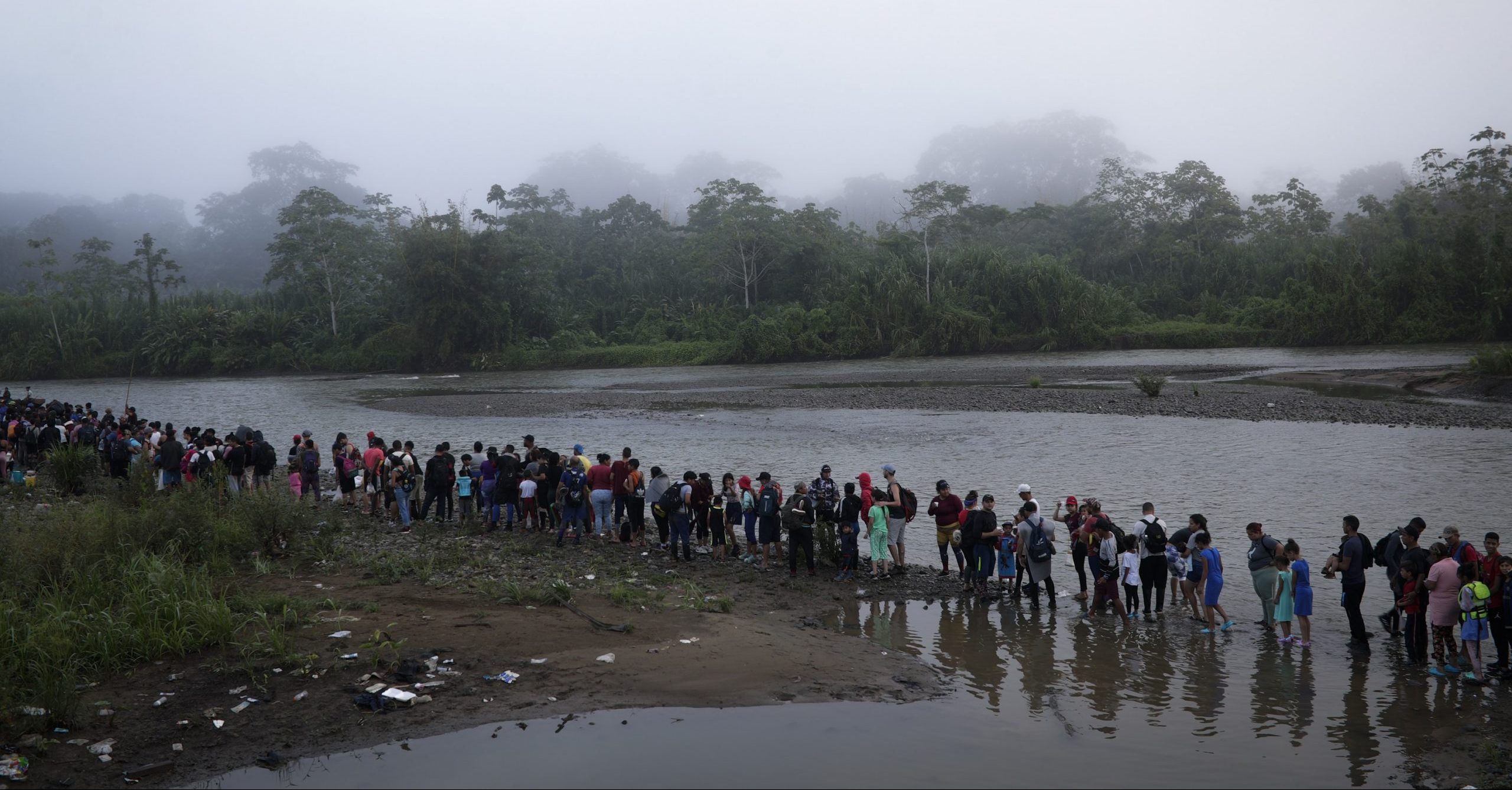 Migrantes cuentan su travesía por el Darién convertidos en "influencers" de TikTok