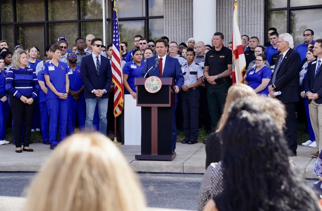 DeSantis entregó US$ 9 millones a 3 universidades que colaboran con afectados por huracanes