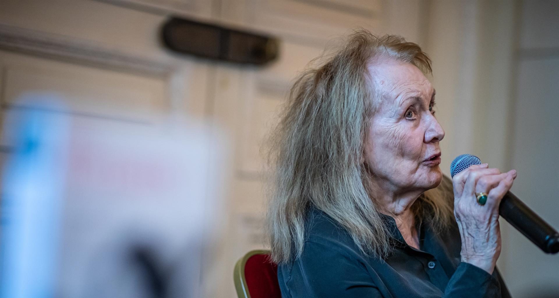 "Mi trabajo es también político": la Nobel de Literatura Annie Ernaux alerta sobre la restricción del aborto