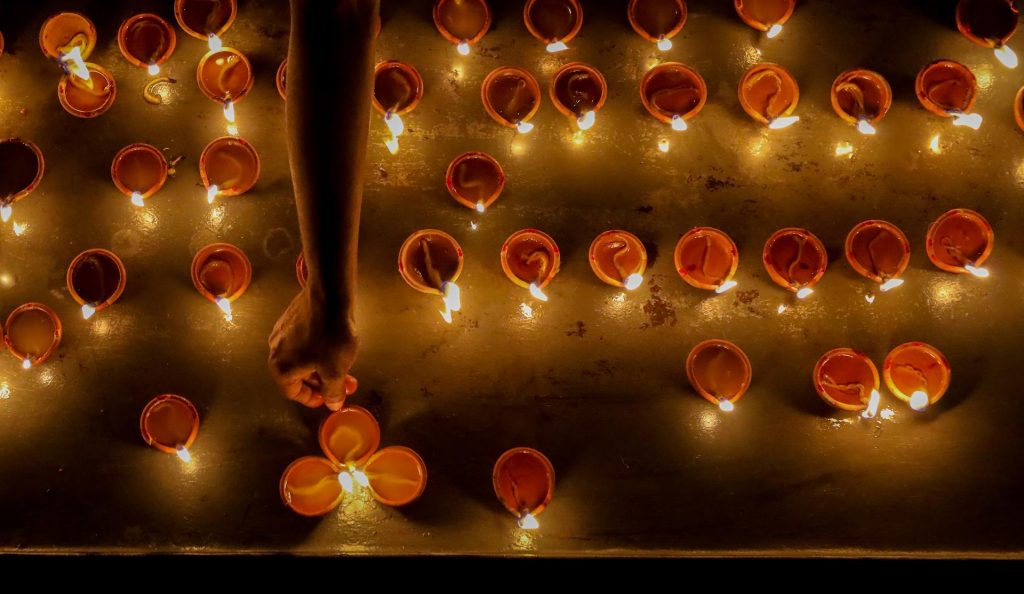 Festival hindú de Diwali vuelve a la India sin restricciones