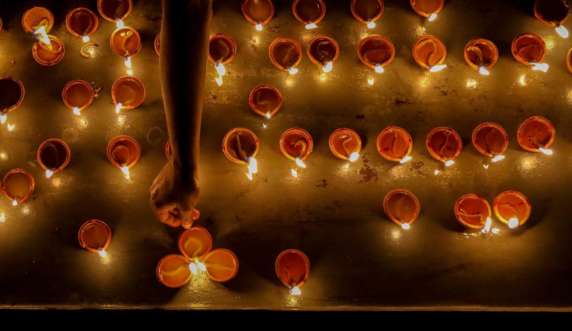Festival hindú de Diwali vuelve a la India sin restricciones