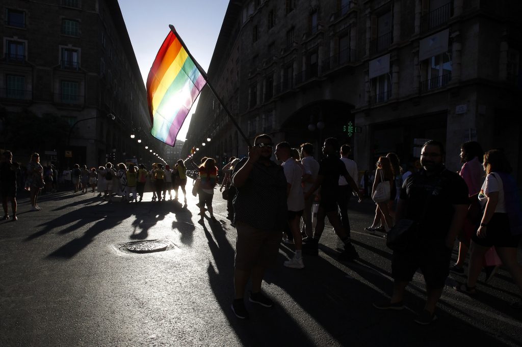 Ley anti-LGBTIQ+ de Rusia constituye homofobia autorizada por el Estado, según AI