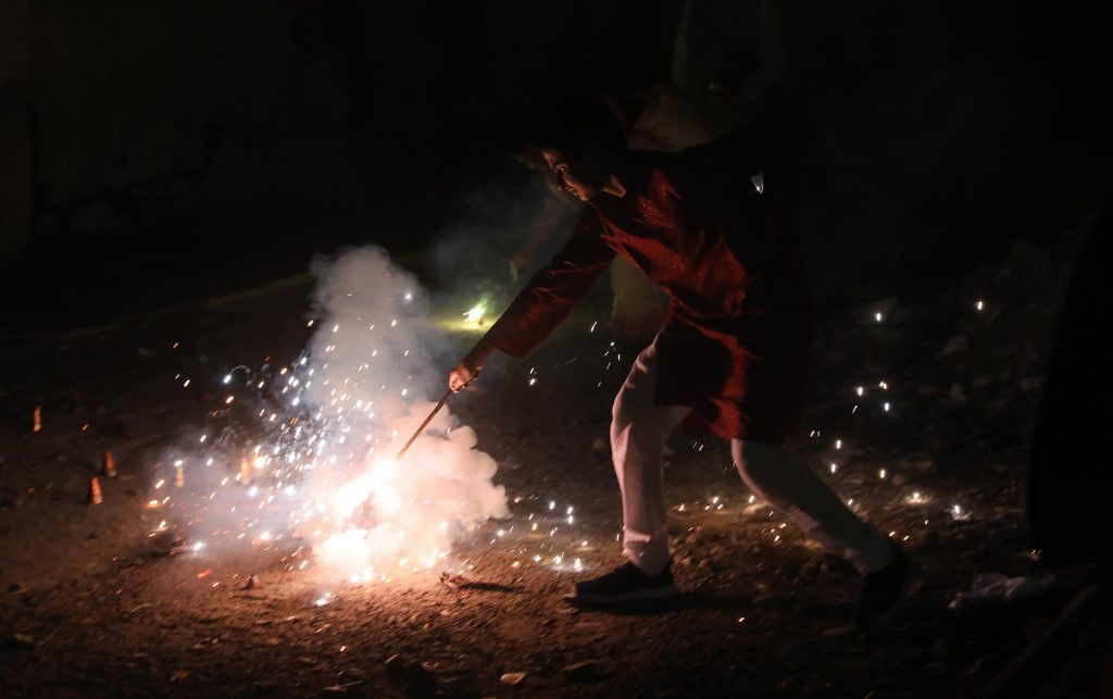 Nueva Delhi vuelve a alcanzar nivel peligroso de polución durante el Diwali tras el lanzamiento de petardos