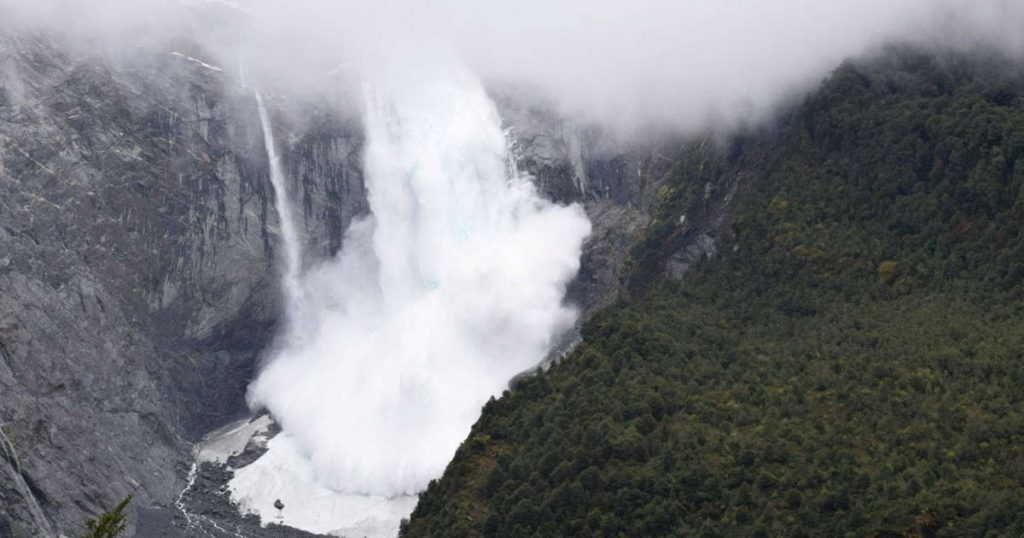 Importante glaciar de Chile sufre segundo desprendimiento en pocas semanas