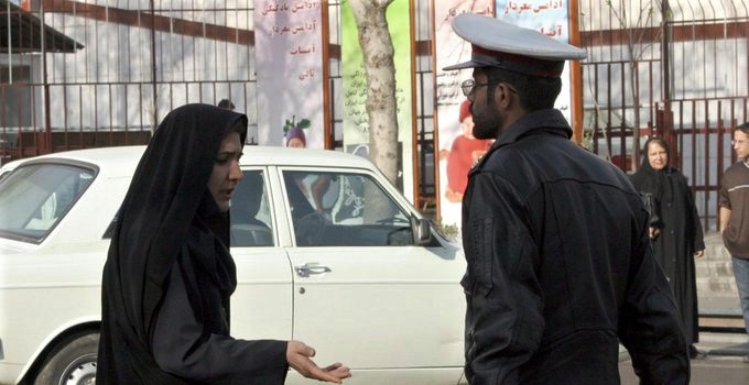 R.Unido sanciona a la "policía de la moral" iraní por reprimir a las mujeres