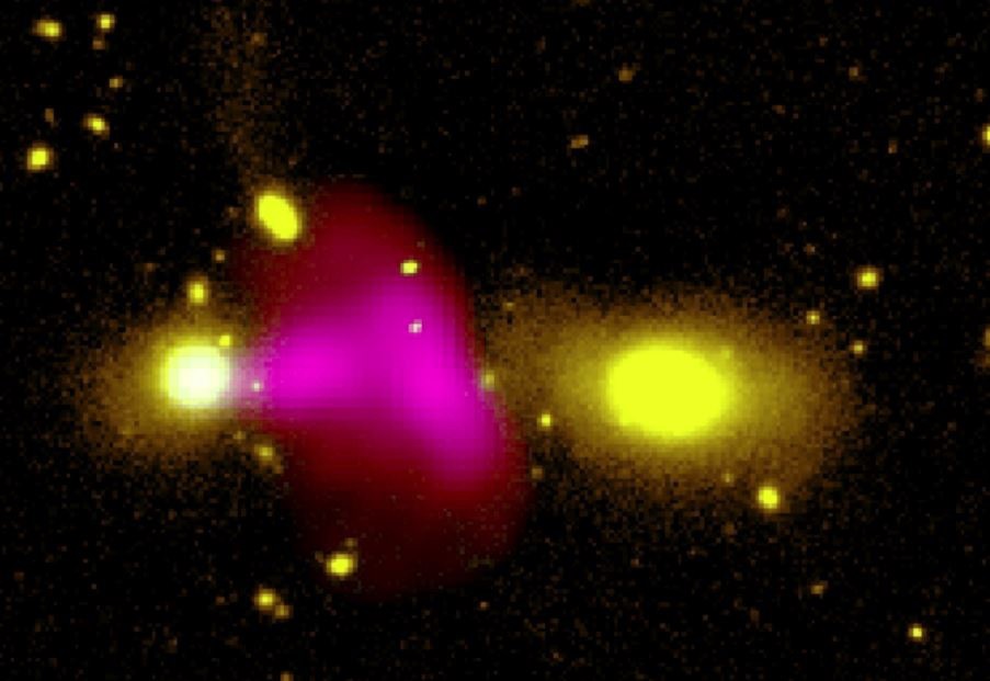 Se descubre un agujero negro 'disparando' a una galaxia vecina