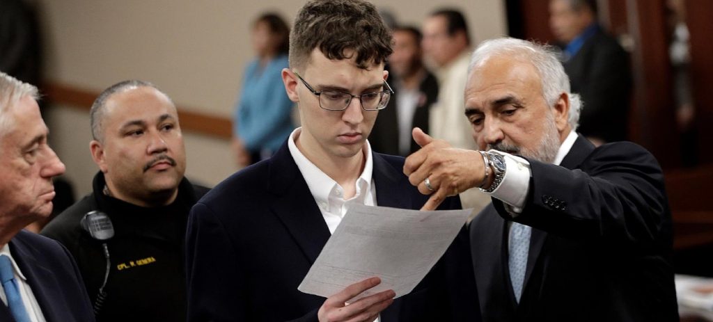 Texas retrasa juicio contra autor de tiroteo en supermercado de El Paso