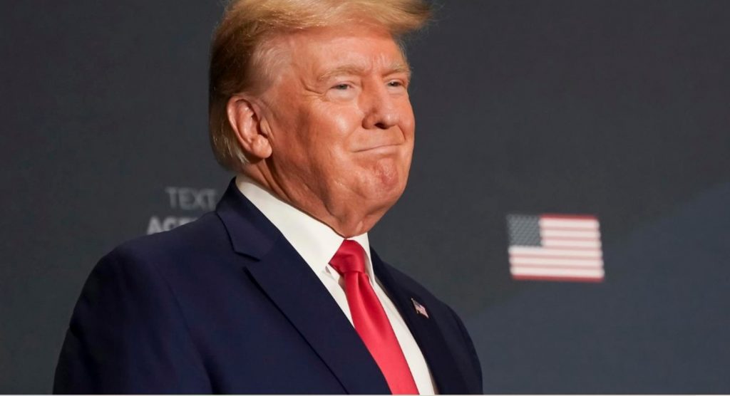 Trump viaja a Arizona a apoyar a republicana en reñida pelea por gobernación