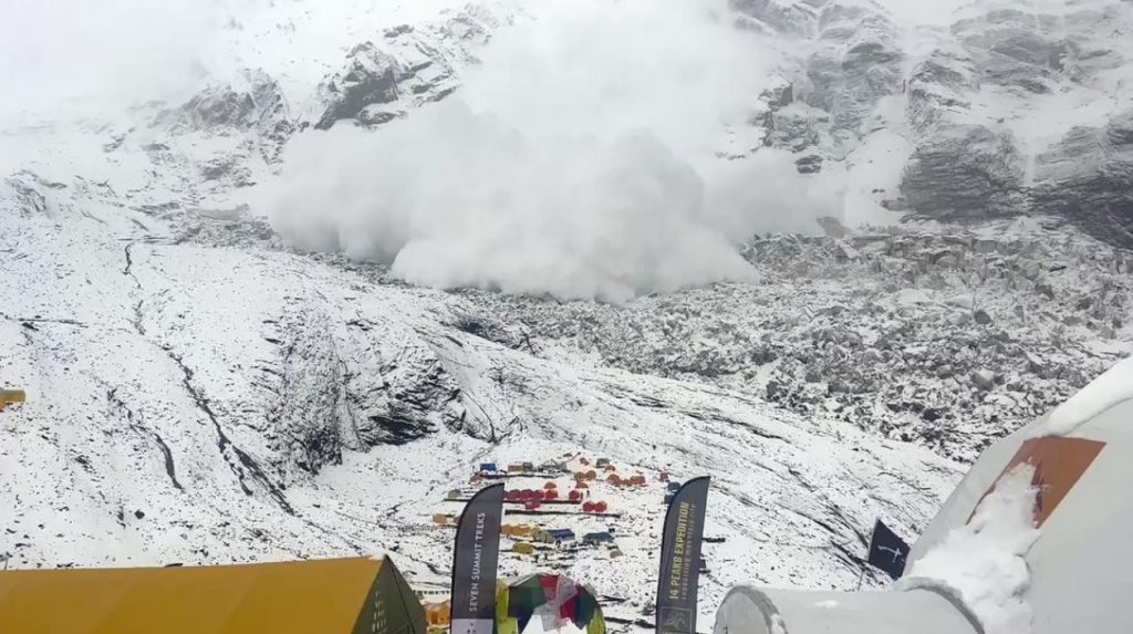 Elevan a 26 los muertos por avalancha durante curso de montañismo en la India