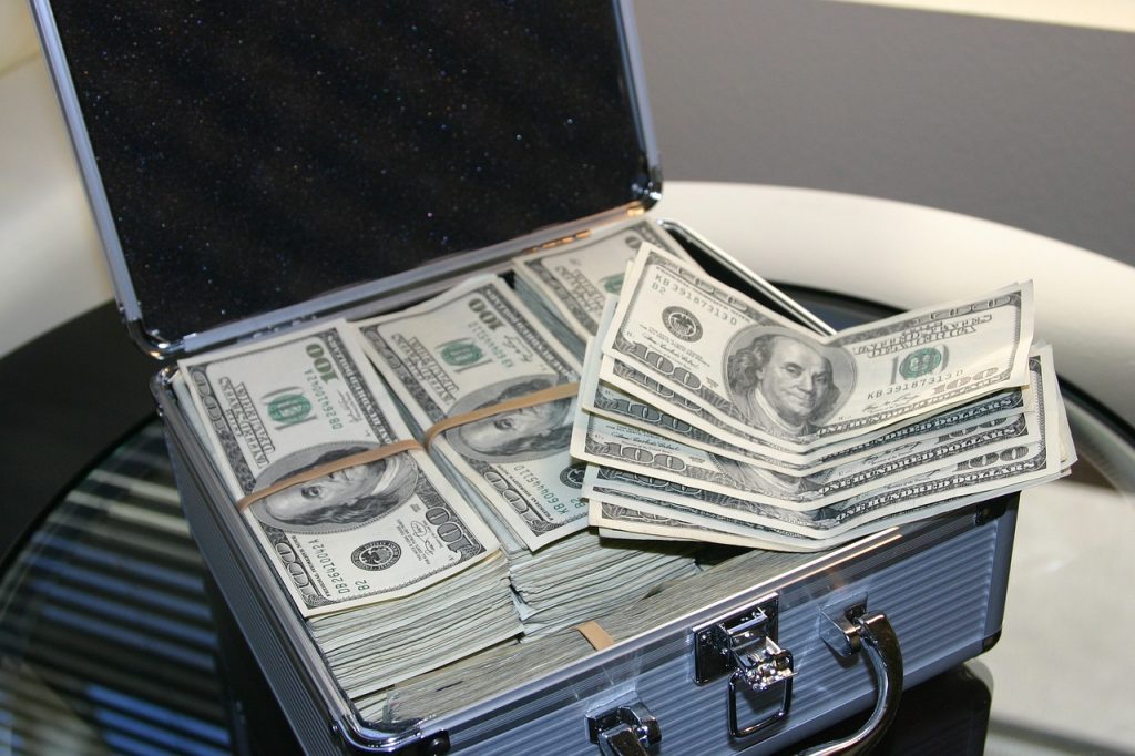 Tribunal confiscó bienes por US $21,5 millones a 2 personas, por lavado de dinero del narcotráfico