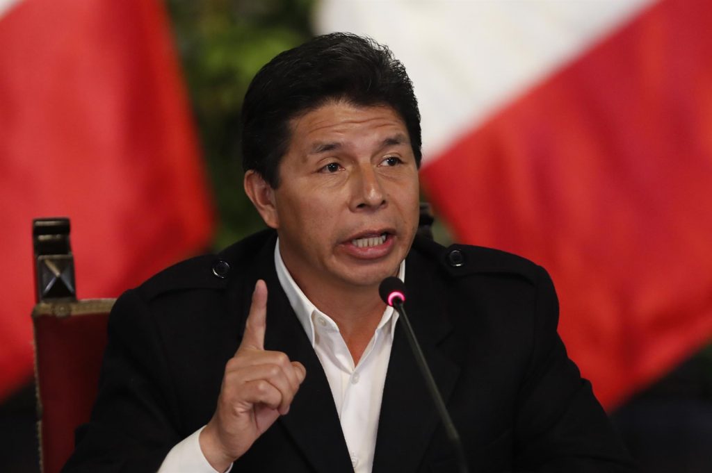 Castillo denunció que un sector del país politiza la Fiscalía para impulsar "un golpe" en Perú