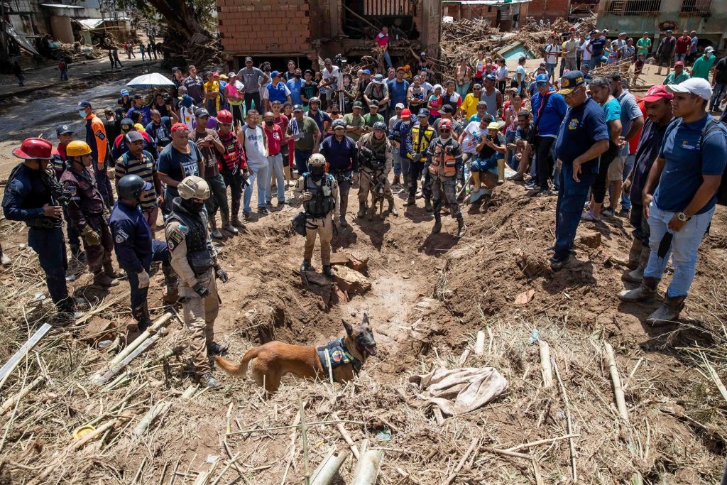 Aumenta a 50 el número de fallecidos por deslave en zona central de Venezuela