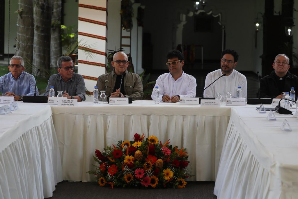 ELN y gobierno de Colombia retomarán el diálogo en noviembre