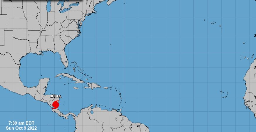 El centro del huracán Julia toca tierra en la costa atlántica de Nicaragua