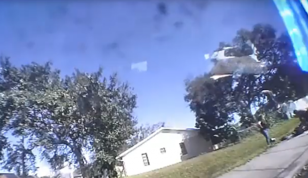 Video muestra el momento en el que un trooper de Orlando le salva la vida a un motociclista