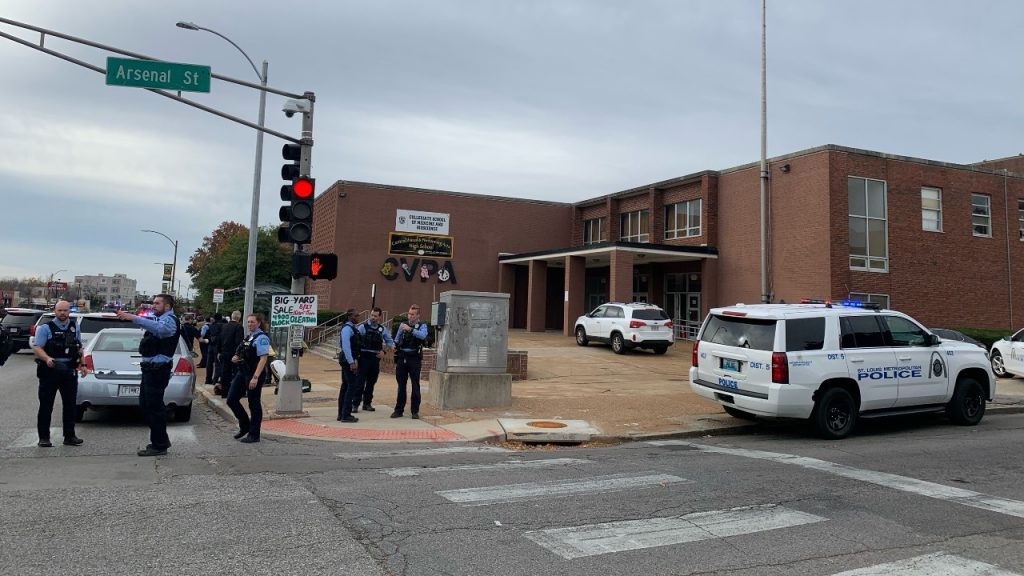 3 muertos por tiroteo en secundaria de San Luis