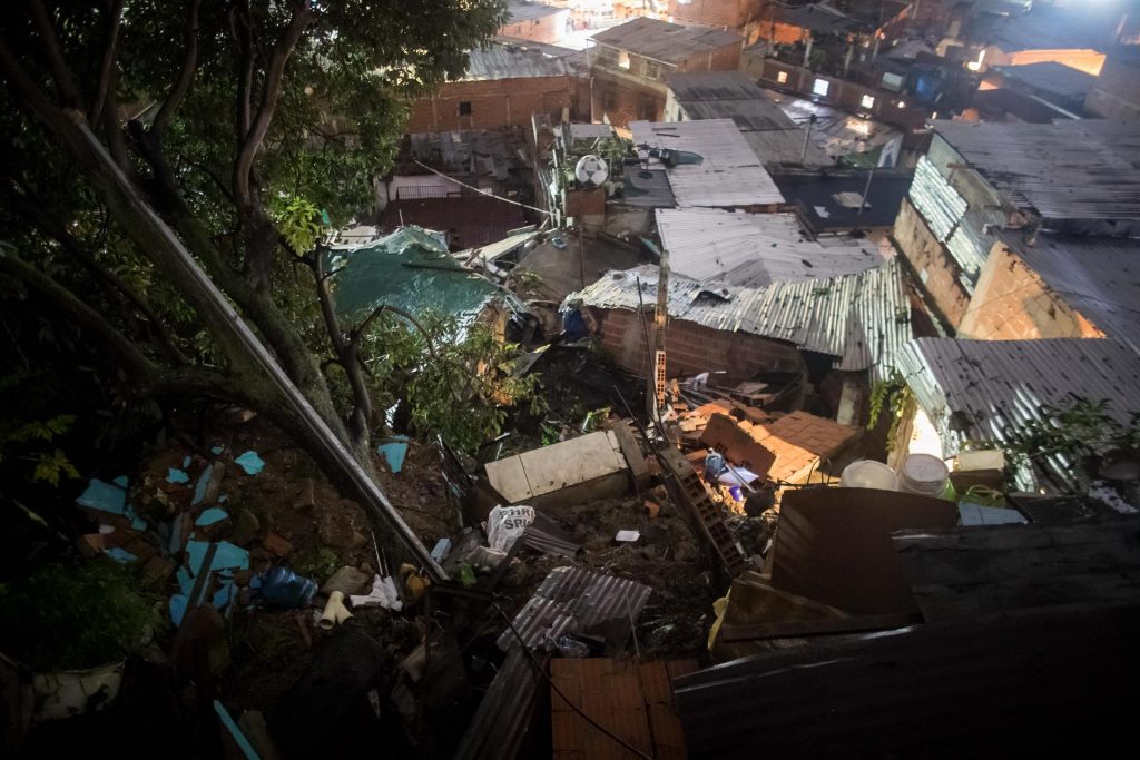 Lluvias por el paso de onda tropical dejó al menos 12 casas derrumbadas e inundaciones en Venezuela