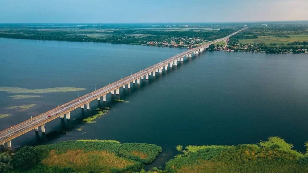 Rusia acusa a Ucrania de matar a tres personas y herir a otras diez tras bombardear un puente en Jersón