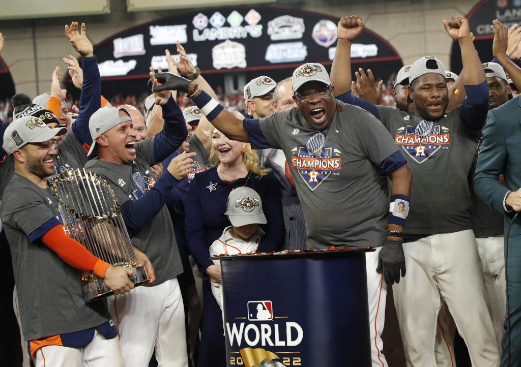 Dusty Baker logra su primera Serie Mundial junto a unos Astros aparentemente libres de trampas