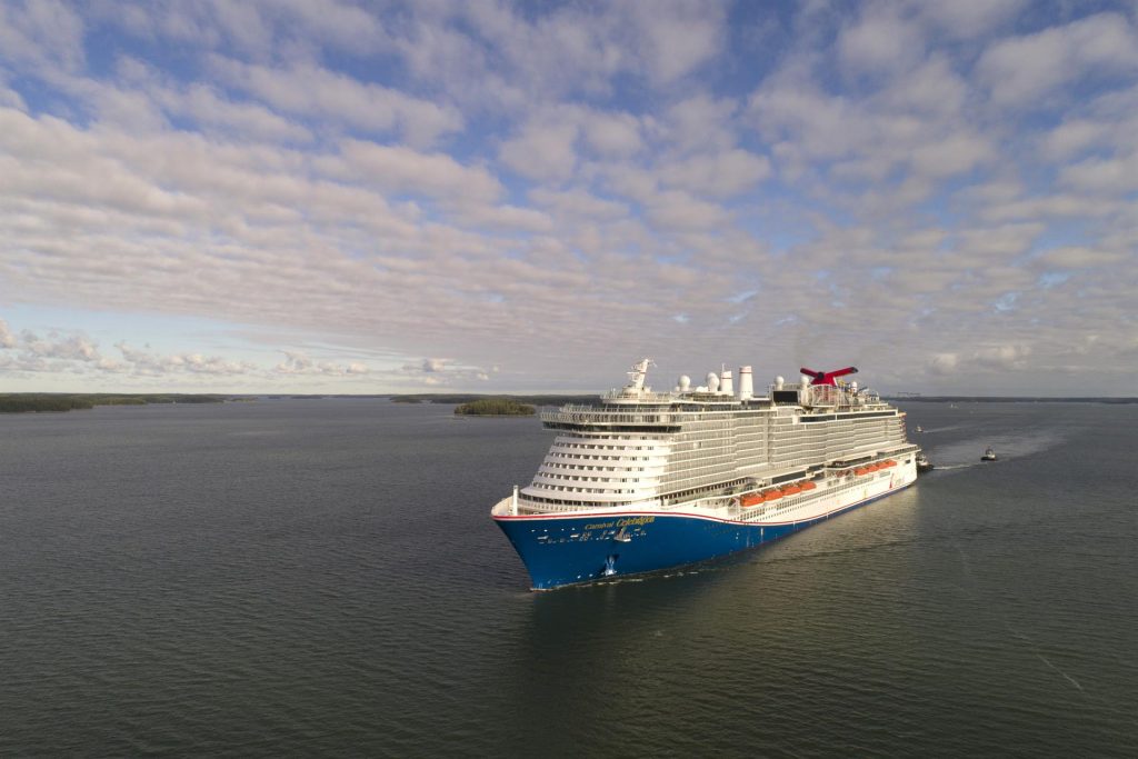 El Carnival Celebration listo para zarpar desde Miami en su crucero inaugural