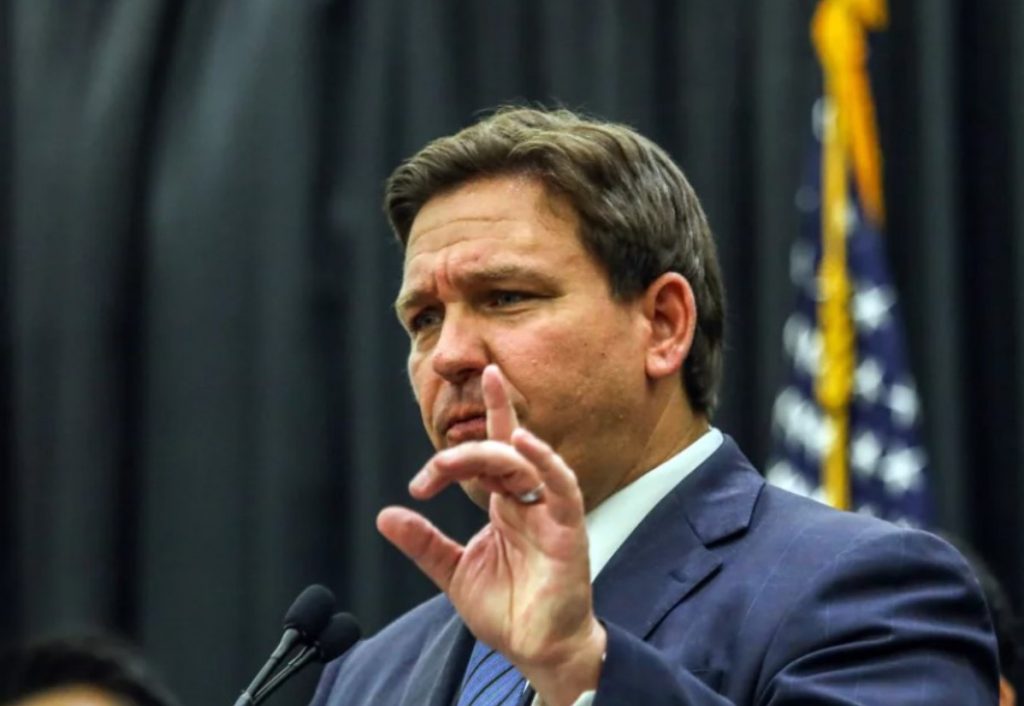 DeSantis alimenta rumor sobre candidatura presidencial con una autobiografía