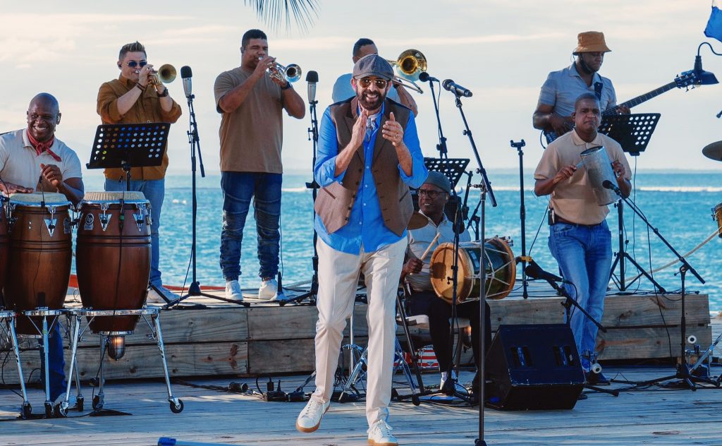 Juan Luis Guerra denuncia el robo de equipos en el aeropuerto de Bogotá