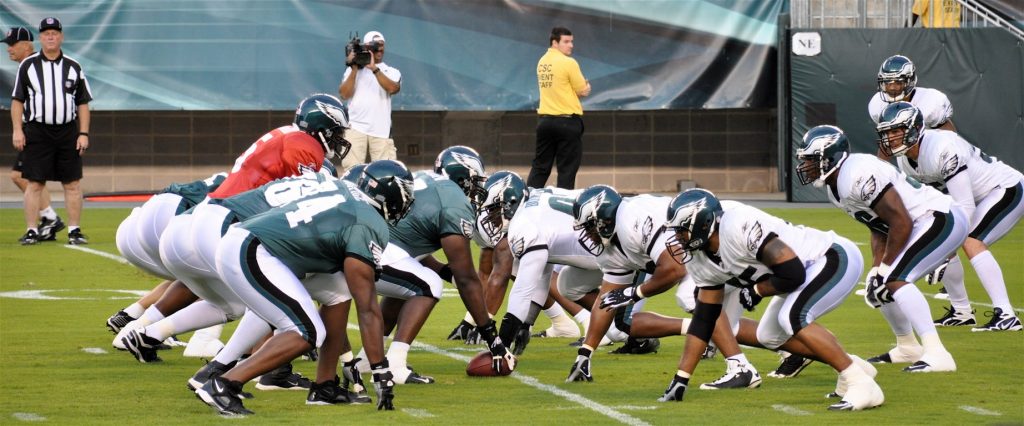 Los Eagles triunfan sobre los Texans y se mantienen invictos