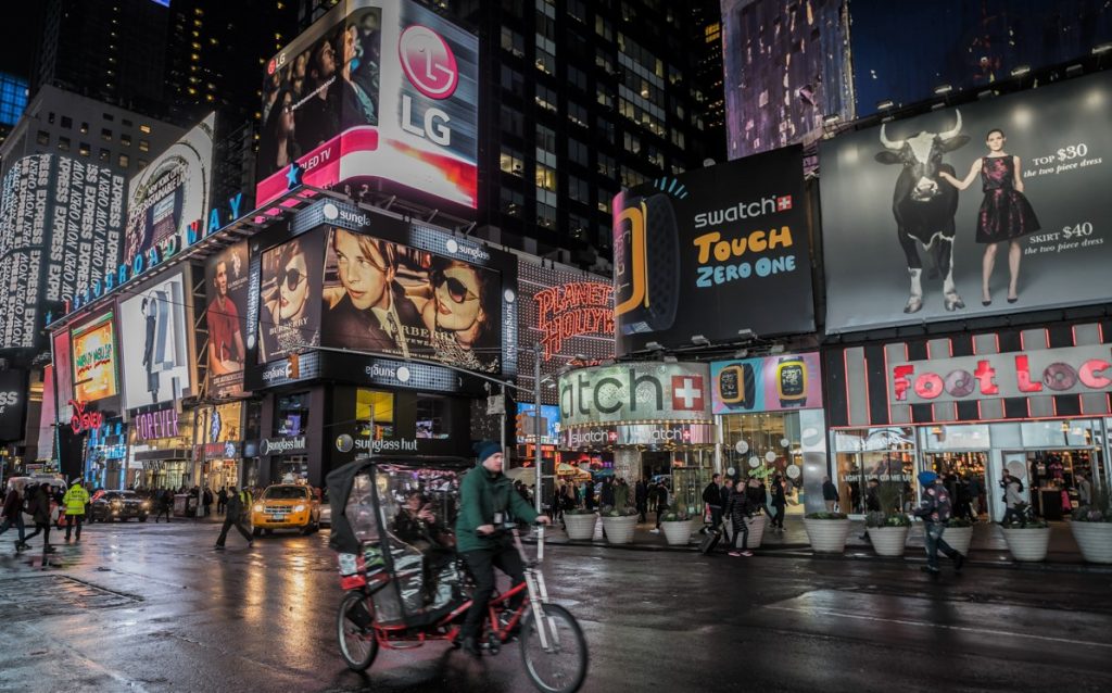 (+Foto) "Las ratas no gobiernan la ciudad": el lema de Nueva York plasmado en camisetas