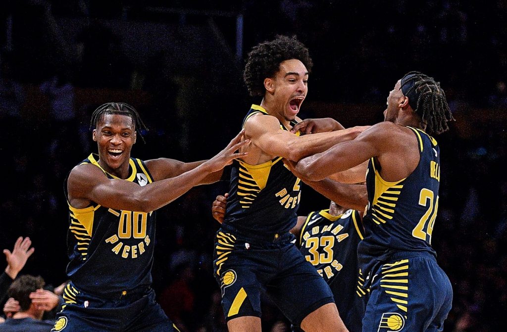 Los Pacers salen a flote ante los Lakers con un triple sobre la bocina