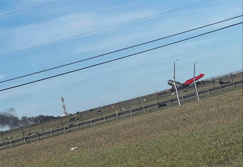 Autoridades confirman 6 muertos por la colisión de dos aviones en Dallas