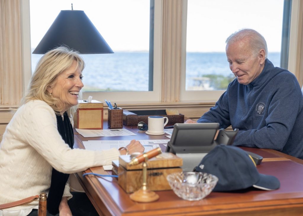 Biden se toma festividad de Acción de Gracias para evaluar su posible candidatura en 2024