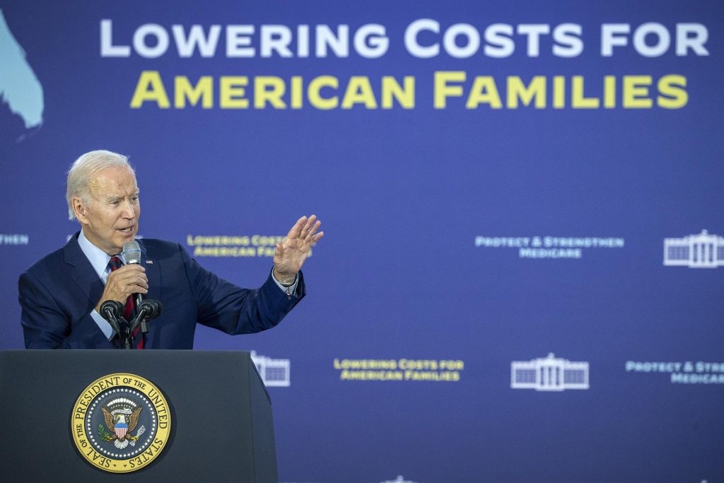 Biden pidió en Florida votar por los demócratas para no perder beneficios sociales