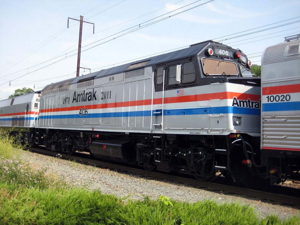 Biden pide al Congreso buscar un consenso entre trabajadores y operadoras para evitar huelga de trenes