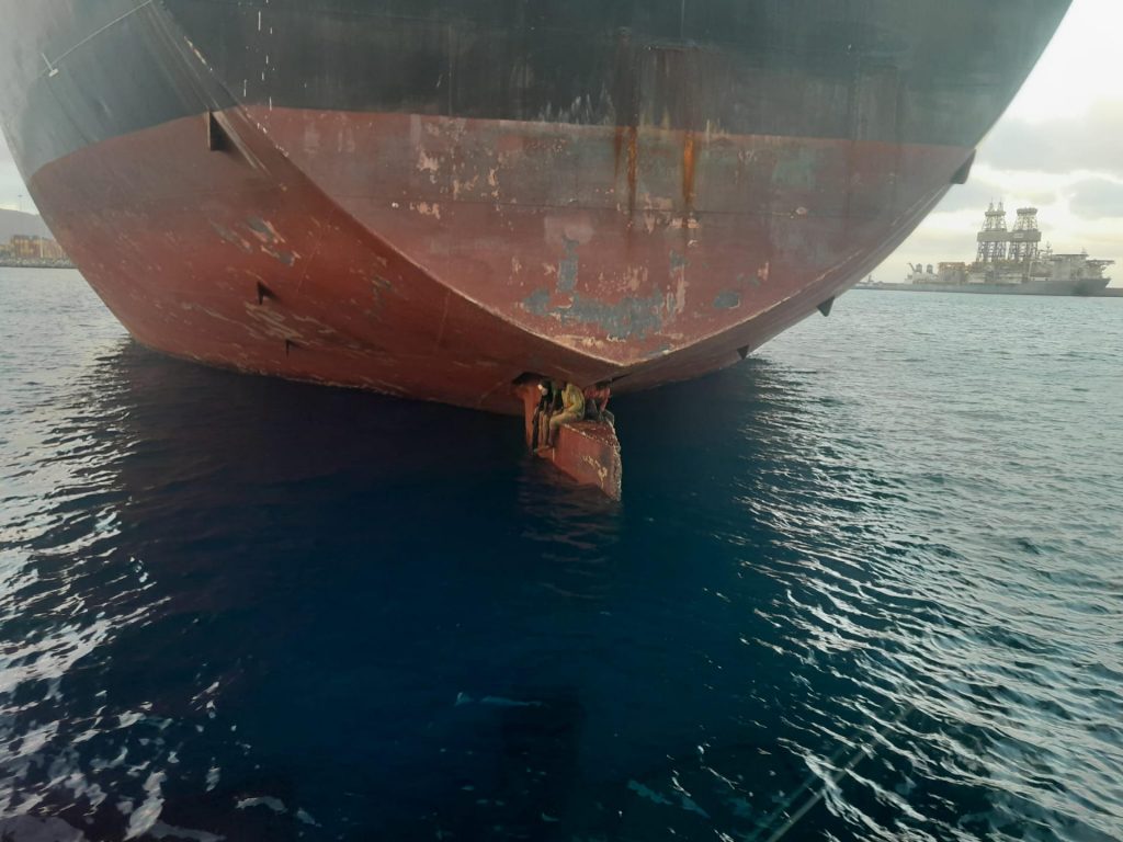 Los 3 polizones que llegaron a España sobre el timón de un barco solicitaron asilo
