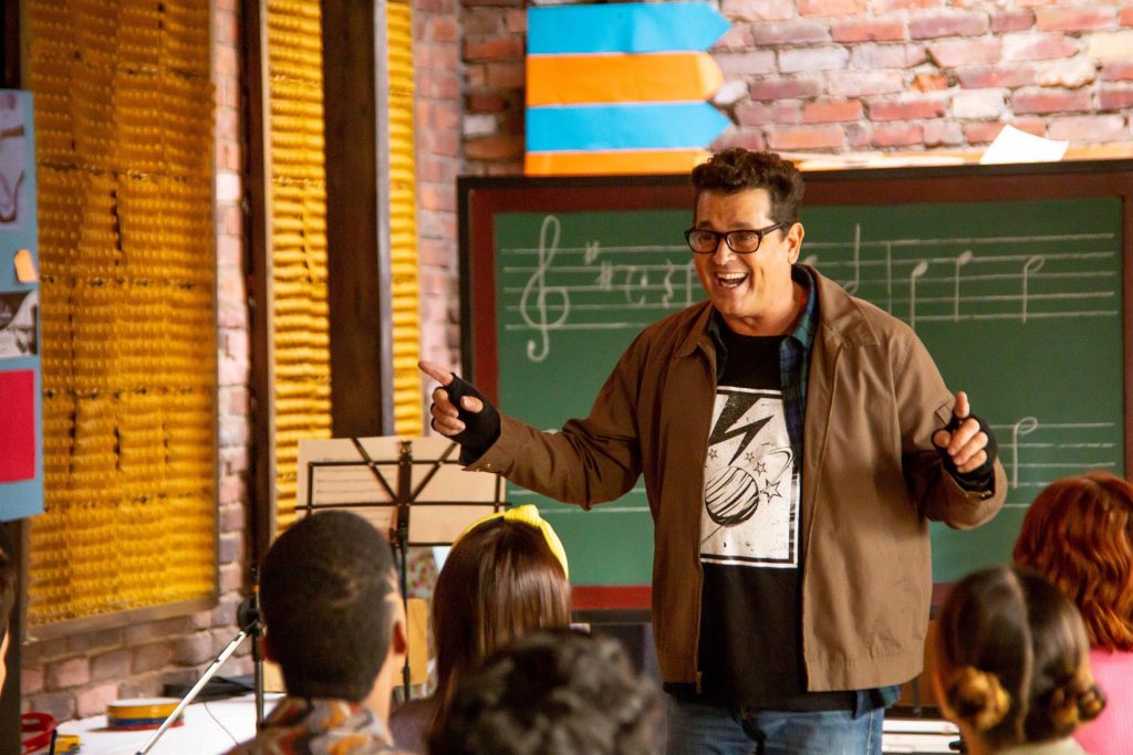 Tumbando Muros es el nuevo sencillo de Carlos Vives