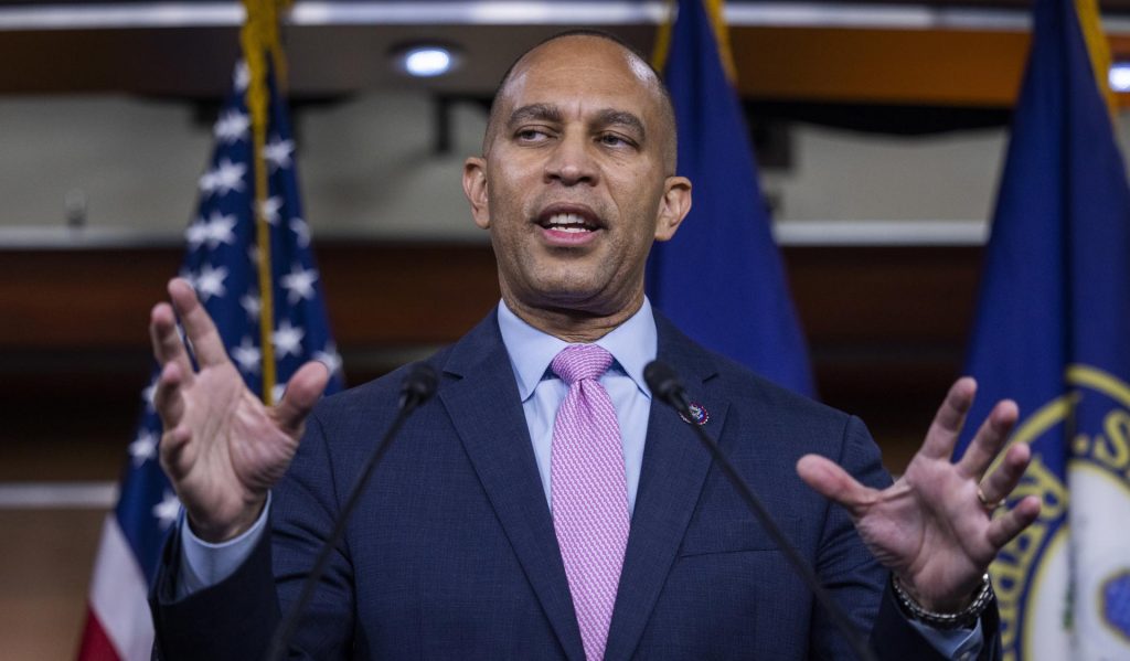 Demócratas designan a Hakeem Jeffries como líder en la Cámara Baja de EEUU
