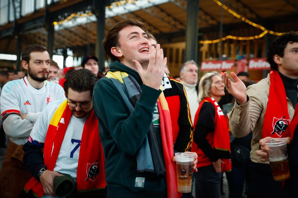 (+Videos) Fuertes disturbios en Bruselas tras el partido que Bélgica perdió contra Marruecos