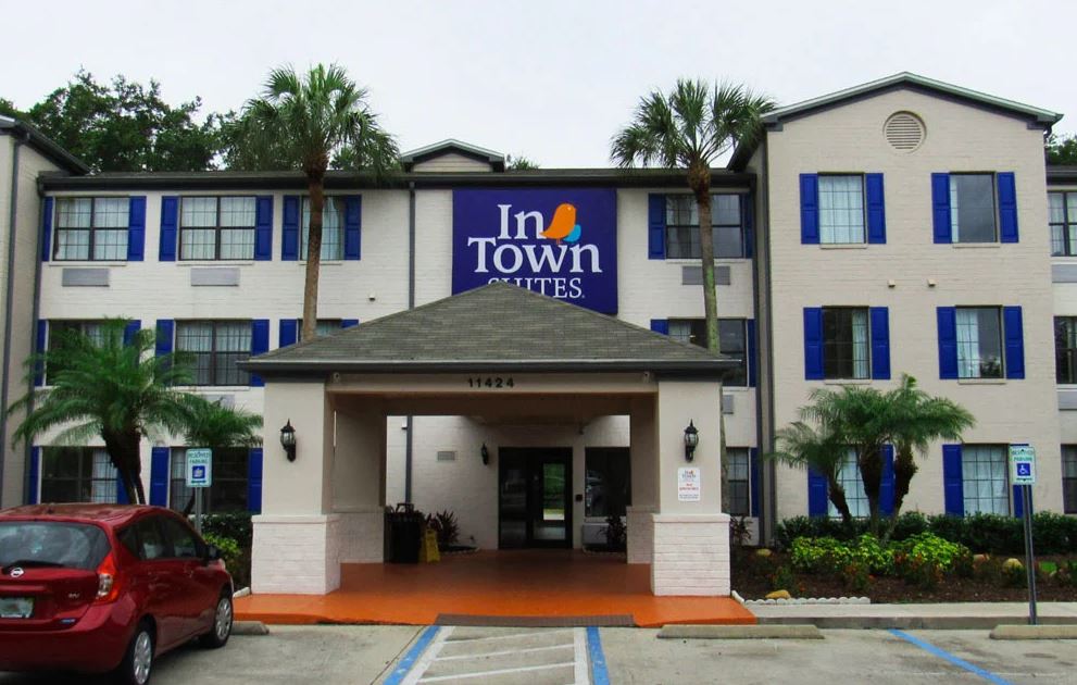 Un niño murió luego de haber sido hallado inconsciente en un hotel de Orlando