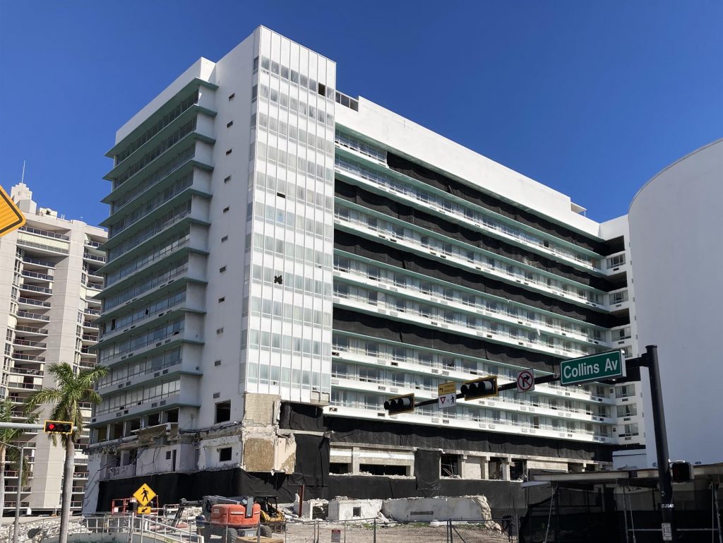 Demolido el icónico hotel Deauville de Miami Beach