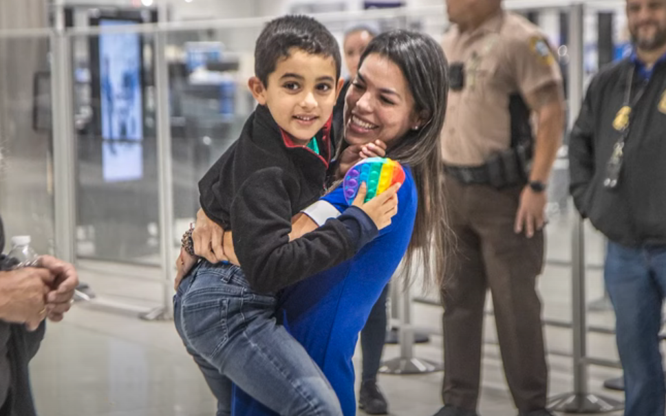 Niño de Florida secuestrado por su padre se reencontró con su mamá