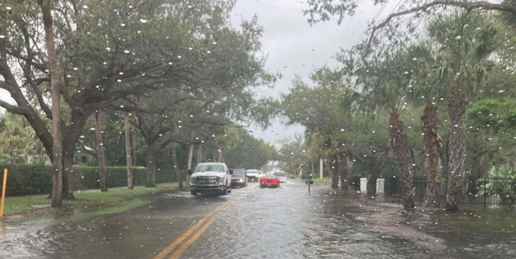 DeSantis declara estado de emergencia en 34 condados de Florida por tormenta tropical Nicole