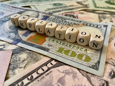 La inflación en EE.UU. bajó en octubre cuatro décimas al 7,7 %