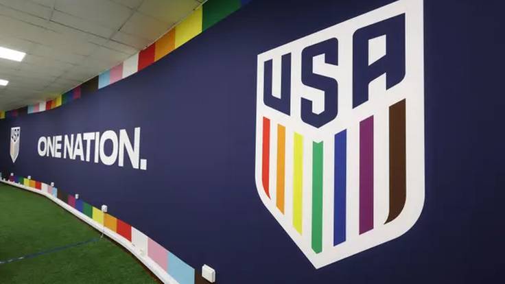 Selección de EEUU adornó su insignia con los colores del arcoíris para entrenamientos en Catar