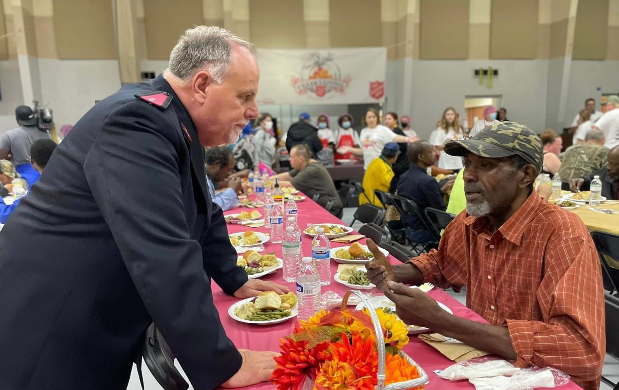 Ejército de Salvación de Orlando sirvió 8,200 comidas durante el Día de Acción de Gracias