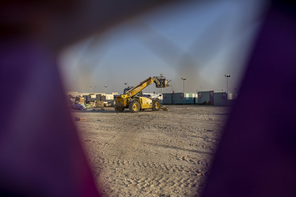 Entre 400 y 500 obreros migrantes murieron durante los preparativos del Mundial, admitió Qatar