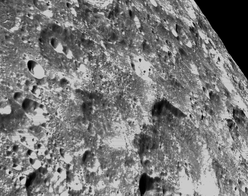 Orion capta primeras imágenes de la Luna en su máxima aproximación